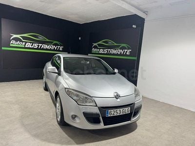 Usado Renault Mégane Dynamique 111 CV (81 kW) 2009 Gris / plata Berlina