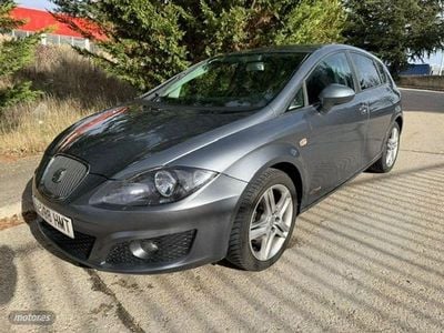 Usado Seat Leon Copa 105 CV (77 kW) 2012 Gris / plata Berlina