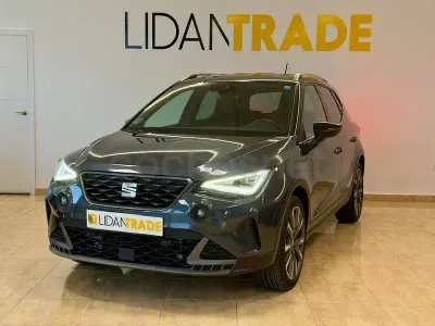 Usado Seat Arona FR 150 CV (110 kW) 2024 Gris / plata SUV