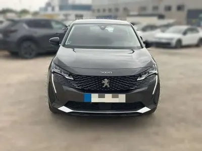 Usado Peugeot 3008 Active 131 CV (96 kW) 2021 Gris SUV