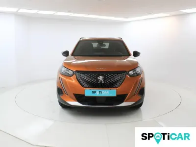 Usado Peugeot 2008 Allure 100 CV (73 kW) 2023 Naranja SUV