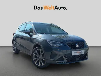 Usado Seat Arona FR 115 CV (84 kW) 2025 Gris / plata SUV