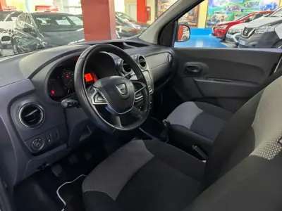 Usado Dacia Dokker Essentiel 75 CV (55 kW) 2019 Blanco Monovolumen