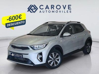 Usado Kia Stonic 100 CV (73 kW) 2022 Gris / plata SUV