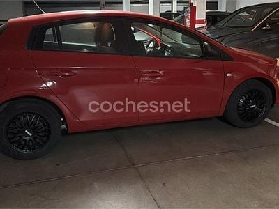Usado Fiat Bravo Dynamic 120 CV (88 kW) 2007 Rojo Utilitario