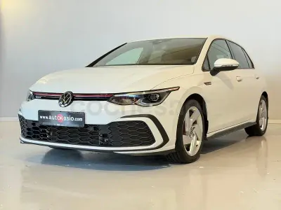 Usado VW Golf VIII GTI 245 CV (180 kW) 2021 Blanco Berlina
