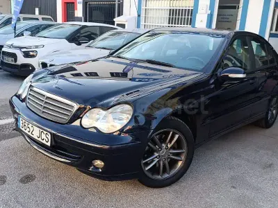 Usado Mercedes C220 Classic 150 HP (110 kW) 2007 Azul Sedan