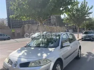 Usado Renault Mégane II Dynamique 105 CV (77 kW) 2006 Gris / plata Berlina