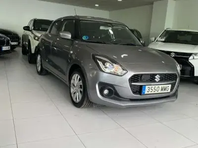 Usado Suzuki Swift 83 CV (61 kW) 2023 Gris Utilitario
