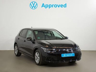 Usado VW Golf VIII Life 115 CV (84 kW) 2023 Negro profundo (efecto perla) Berlina