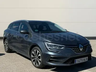 Usado Renault Mégane GrandTour Techno 140 CV (102 kW) 2023 Gris / plata Familiar