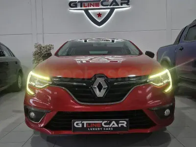 Usado Renault Mégane LIMITED 115 CV (84 kW) 2019 Naranja Berlina