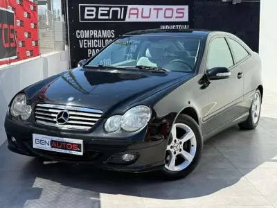 Usado Mercedes C180 143 CV (105 kW) 2004 Negro Coupe