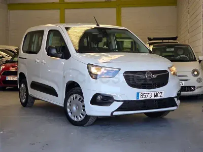 Usado Opel Combo Life Edition 102 CV (75 kW) 2023 Blanco Monovolumen