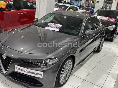 Usado Alfa Romeo Giulia Super 150 CV (110 kW) 2017 Gris / plata Berlina