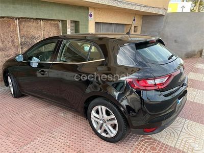 Usado Renault Mégane IV Intens 130 CV (95 kW) 2016 Negro Berlina