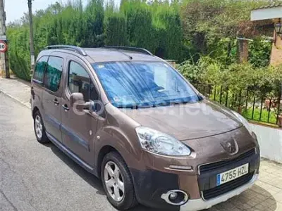 Usado Peugeot Partner Tepee Outdoor 92 CV (67 kW) 2014 Marrón Monovolumen