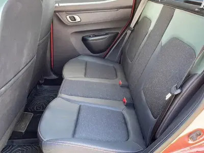 Usado Dacia Spring Extreme 47 kW (65 CV) 2025 Rojo Utilitario