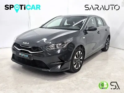Usado Kia Ceed 100 CV (73 kW) 2025 Gris / plata Utilitario