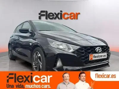 Usado Hyundai i20 100 CV (73 kW) 2022 Gris Utilitario