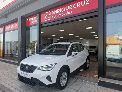 Usado Seat Arona Style 110 CV (80 kW) 2023 Blanco SUV