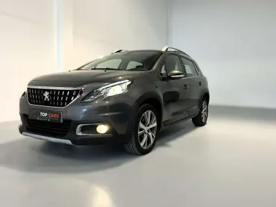 Usado Peugeot 2008 Allure 99 HP (72 kW) 2018 Cinzento SUV