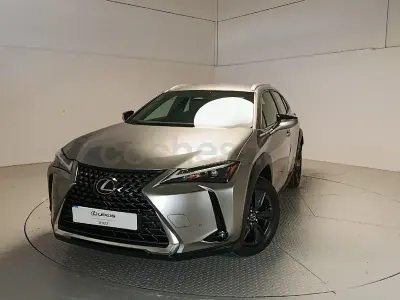 Usado Lexus UX 199 CV (146 kW) 2025 Gris / plata SUV