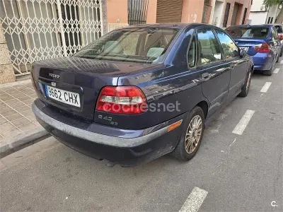 Usado Volvo S40 102 CV (75 kW) 2003 Negro Berlina
