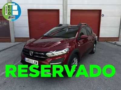 Usado Dacia Sandero Essentiel 101 CV (74 kW) 2022 Rojo Utilitario