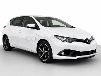 Usado Toyota Auris Hybrid 136 CV (100 kW) 2018 Blanco Berlina