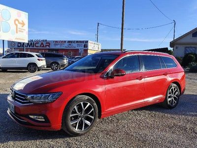 Usado VW Passat Executive 150 CV (110 kW) 2022 Rojo Familiar
