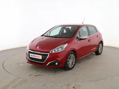 Używany Peugeot 208 Allure 82 KM (60 kW) 2016 Czerwony Hatchback