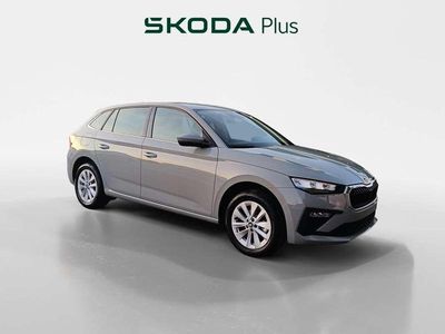 Usado Skoda Scala Selection 116 CV (85 kW) 2025 Gris Utilitario
