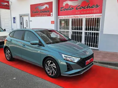 Usado Hyundai i20 84 CV (61 kW) 2024 Verde Utilitario