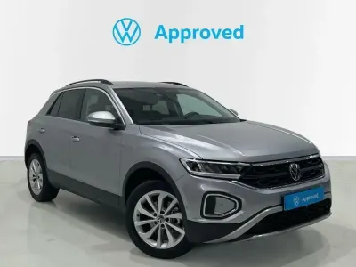 Usado VW T-Roc Life 150 CV (110 kW) 2023 Gris SUV
