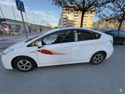 Usado Toyota Prius Advance 136 CV (100 kW) 2014 Blanco Berlina