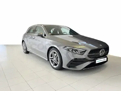 Usado Mercedes A200 150 CV (110 kW) 2025 Gris / plata Berlina