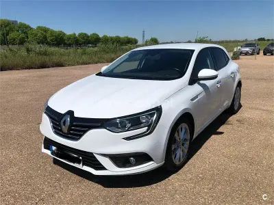 Usado Renault Mégane IV Zen 115 CV (84 kW) 2020 Blanco Berlina