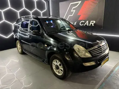 Usado SsangYong Rexton 163 CV (119 kW) 2005 Negro SUV