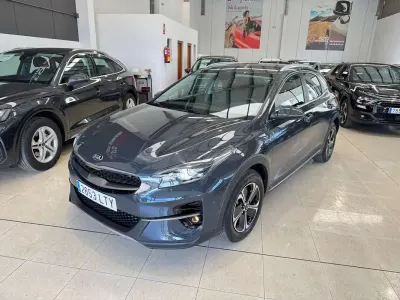 Usado Kia XCeed 141 HP (103 kW) 2021 Cinzento SUV