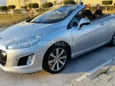 Usado Peugeot 308 CC Active 115 CV (84 kW) 2014 Gris / plata Descapotable