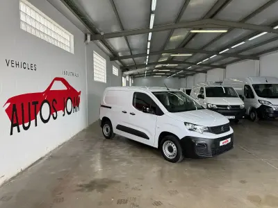 Usado Peugeot Partner S 100 CV (73 kW) 2024 Blanco Monovolumen