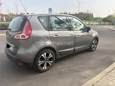 Usado Renault Scénic III Bose Edition 140 CV (102 kW) 2011 Gris / plata Monovolumen