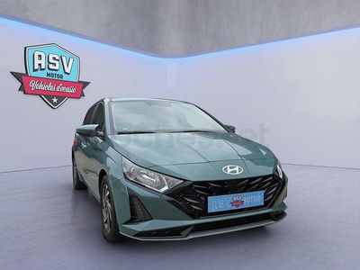 Usado Hyundai i20 100 CV (73 kW) 2024 Verde Utilitario