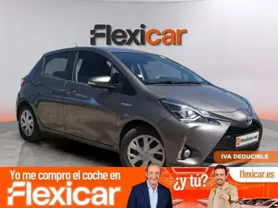 Usado Toyota Yaris Active 100 CV (73 kW) 2020 Gris