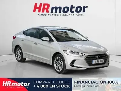Usado Hyundai Elantra 136 CV (100 kW) 2017 Gris Berlina