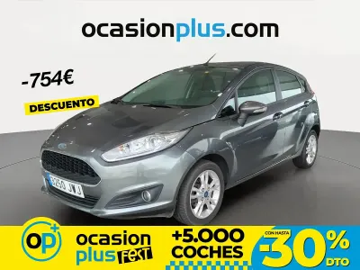 Usado Ford Fiesta Trend 82 CV (60 kW) 2017 Gris Utilitario
