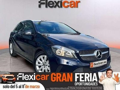 Usado Mercedes A180 Urban 109 CV (80 kW) 2017 Azul Utilitario