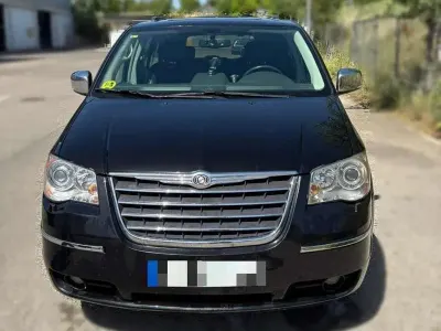 Usado Chrysler Voyager Limited 163 CV (119 kW) 2011 Negro Monovolumen