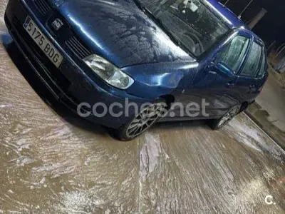 Usado Seat Cordoba Stella 90 CV (66 kW) 2000 Azul Berlina